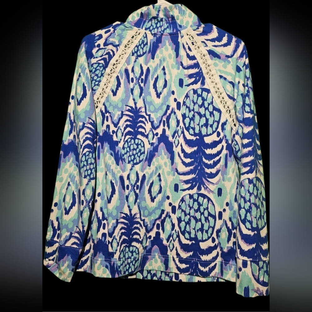 Lilly Pulitzer EUC Medium Patterned Half Zip PTP 20 - No Holes/No Stains - Picture 3 of 4